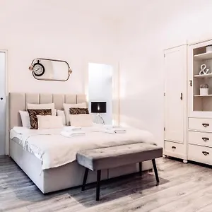 Wenceslas Square / Main Station - New Studio***** Prag